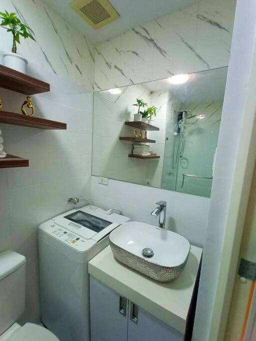 Cozy Studio Unit At Sun Residences Manila Esterno foto